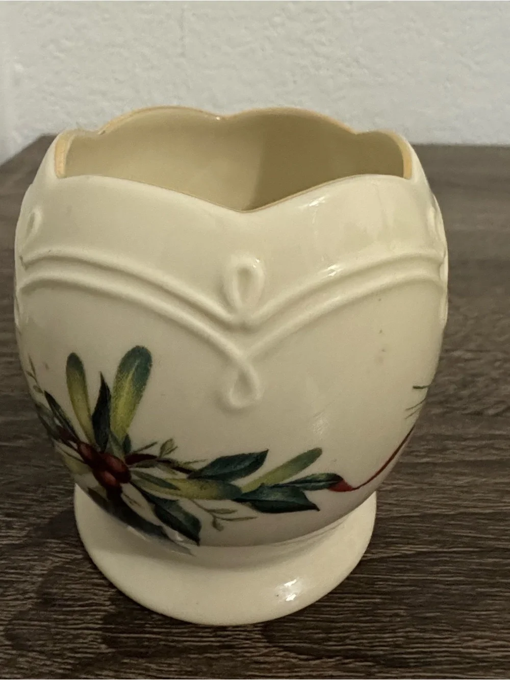 Lenox Cream Ceramic Holiday Berry Tea Light Candle holder